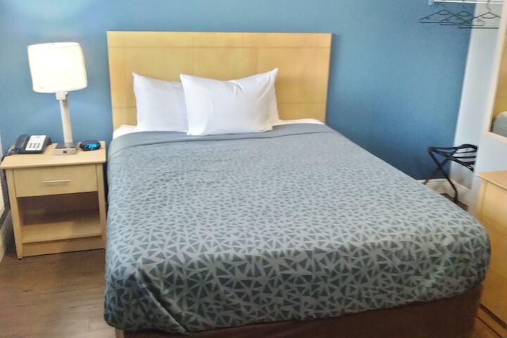 1 Queen Bed Efficiency (1 of 17)