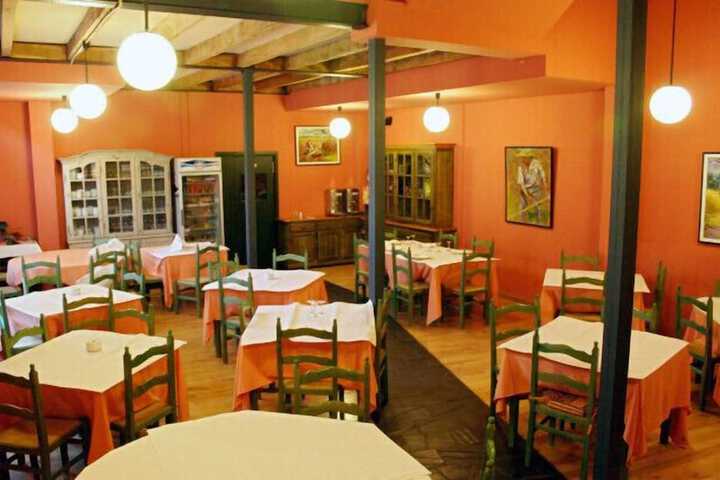 Dining 8 of 14