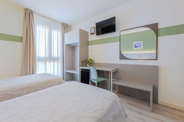 Room 33 of 61