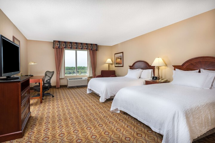2 Queen Beds (7 of 7)