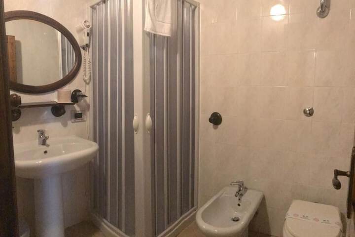 Room 17 of 48