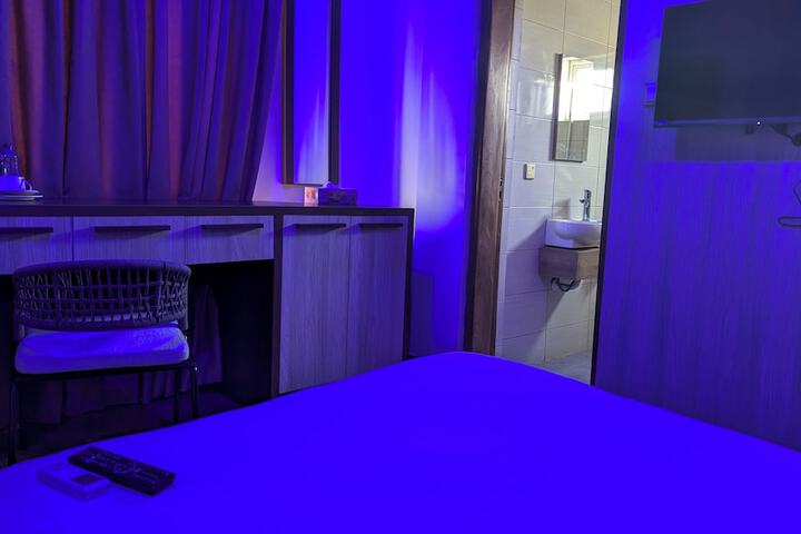 Room 15 of 83