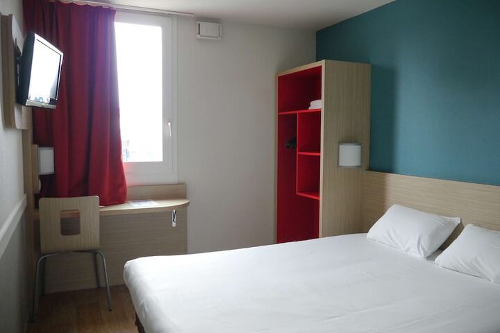 Room 9 of 65
