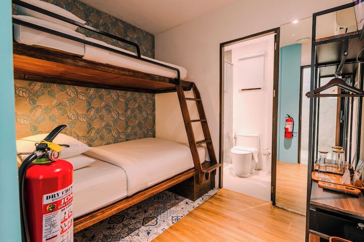 Room 25 of 65
