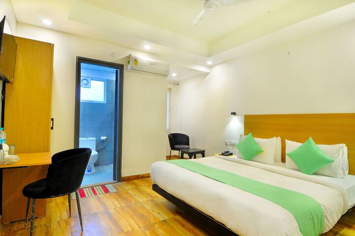 Room 8 of 17