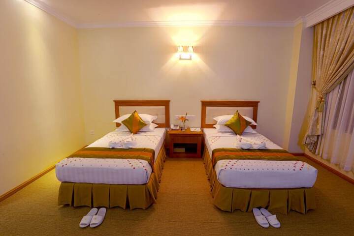Room 9 of 28