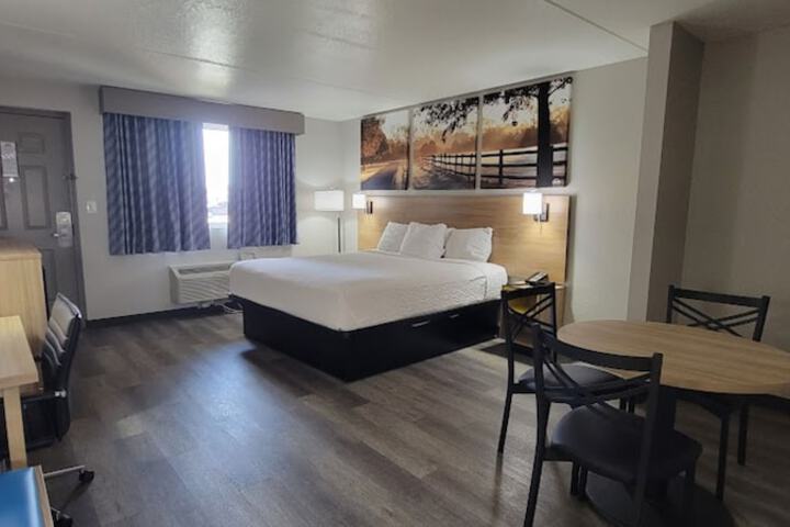 1 King Bed (29 of 32)