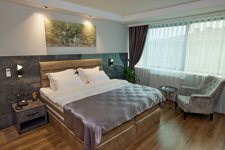 Room 16 of 60