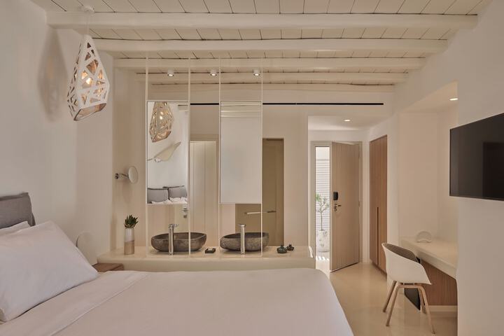 Room 10 of 83