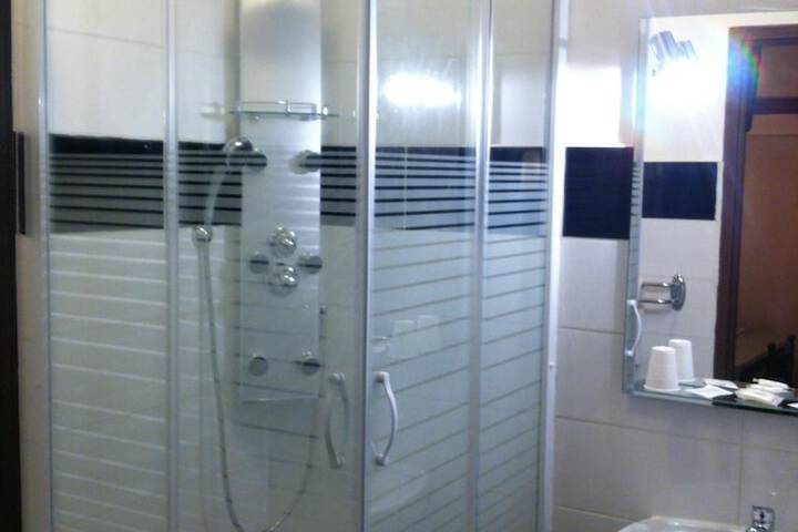 Room 16 of 27