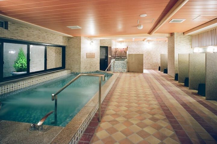 Spa 33 of 48