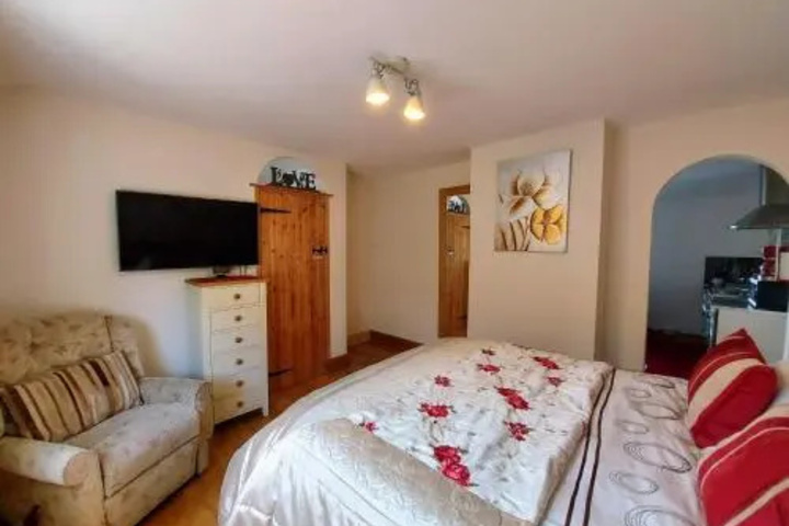 Room 2 of 9
