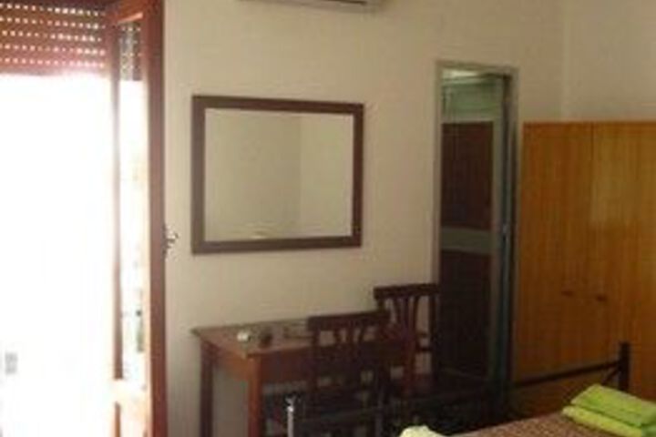 Room 7 of 30