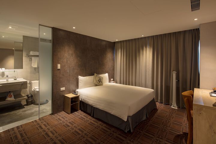 Room 13 of 76