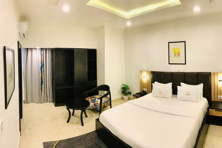 Room 5 of 43