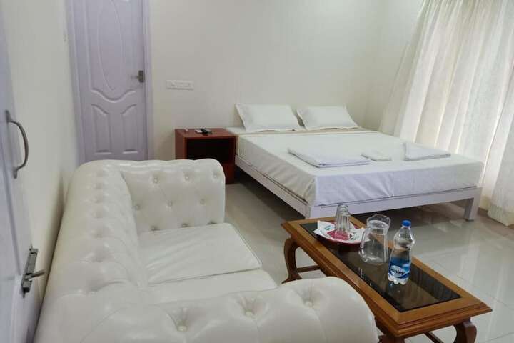 Room 4 of 9
