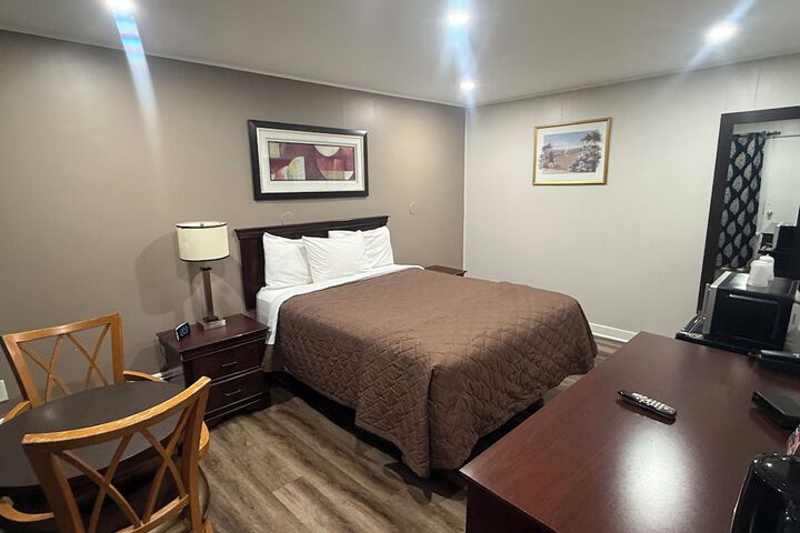 Room 6 of 27