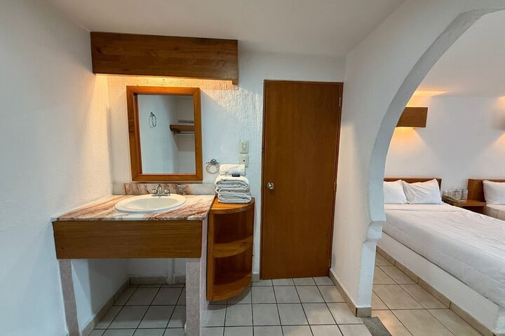 Room 32 of 59