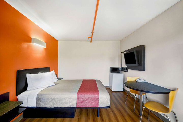 Room 15 of 25