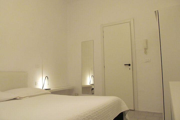 Room 6 of 19