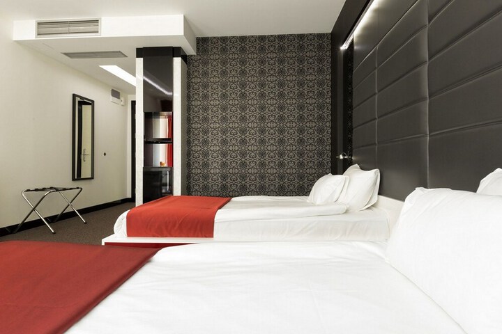 Room 106 of 267