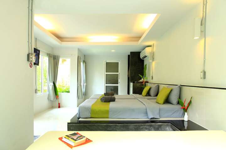 Room 2 of 75