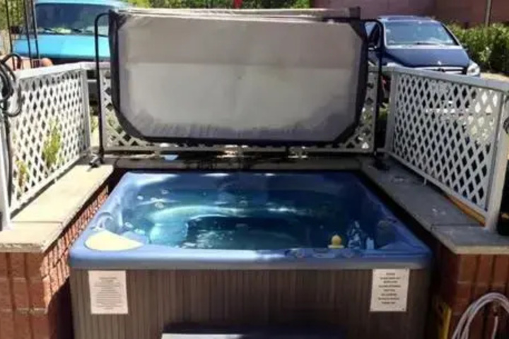 Pool 10 of 17