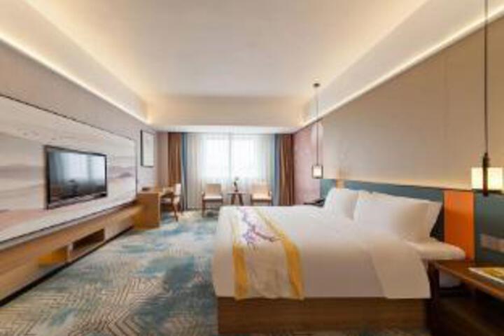 Room 9 of 11