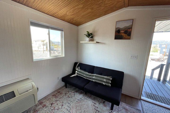 Room 68 of 103