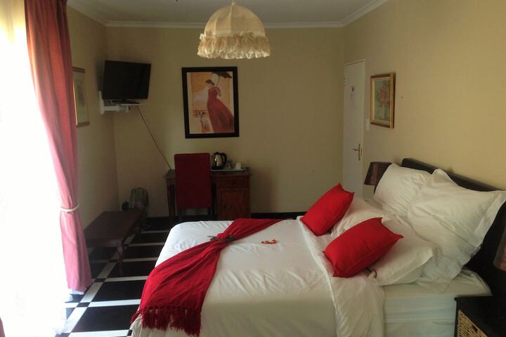 Room 9 of 32