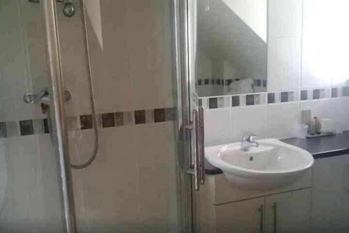 Room 6 of 9