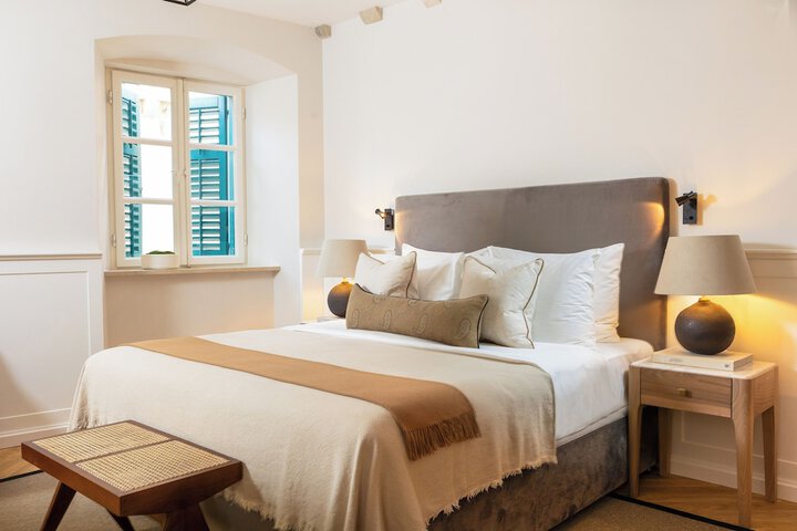 Room 10 of 48