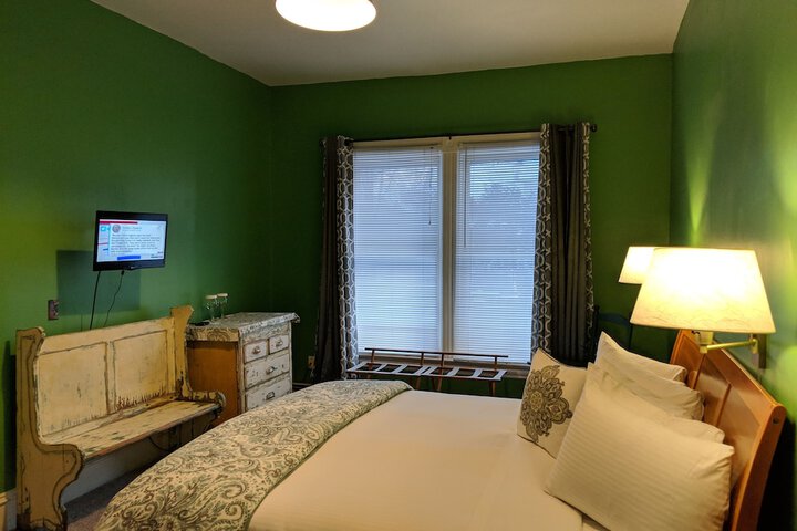 Room 2 of 49