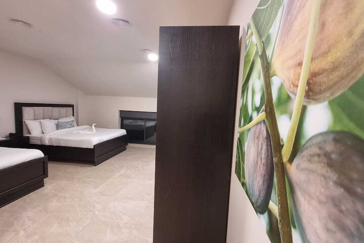 Room 86 of 243