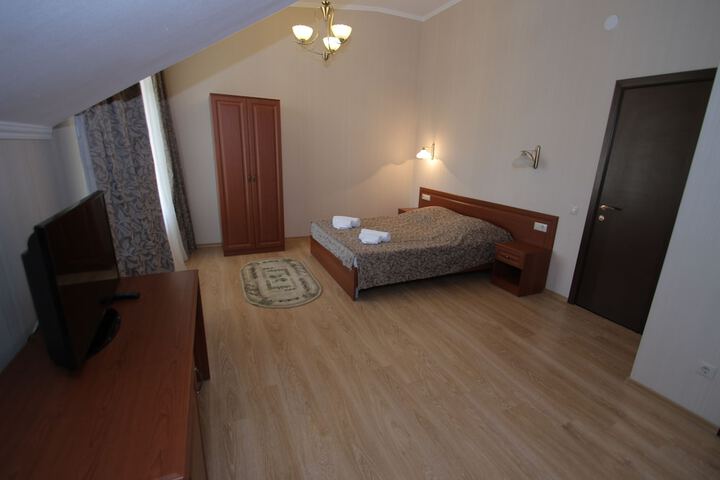 Room 4 of 88