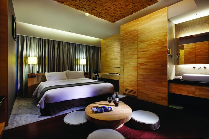 Room 9 of 77