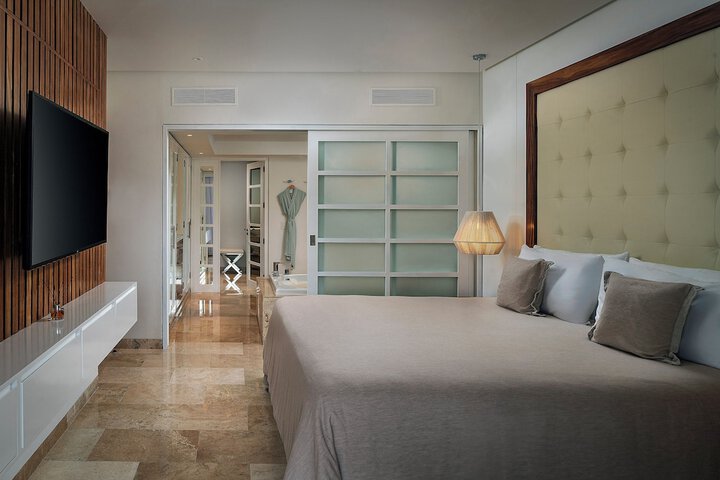 Room 27 of 196