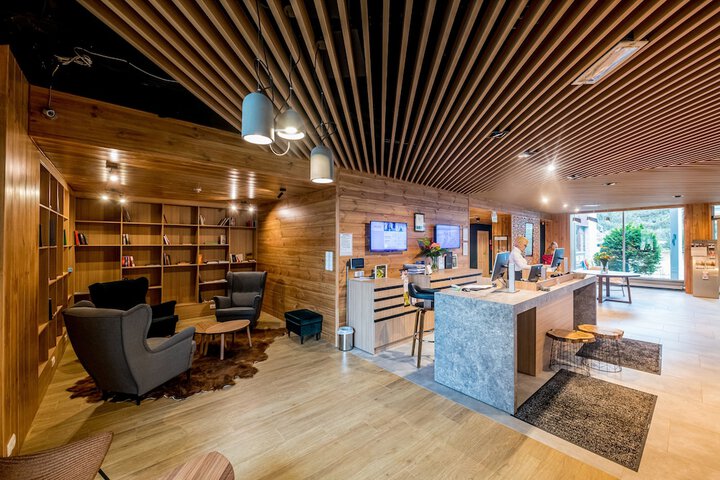 Entrance & Lobby