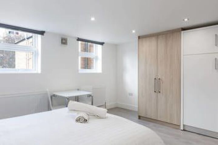 Room 2 of 8