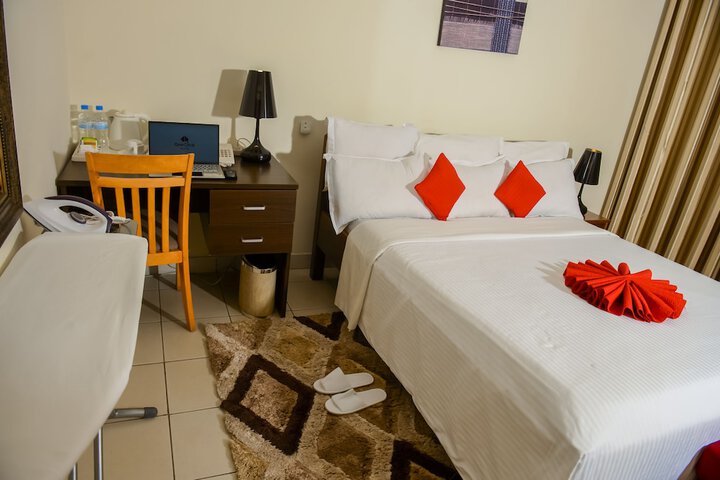 Room 4 of 32