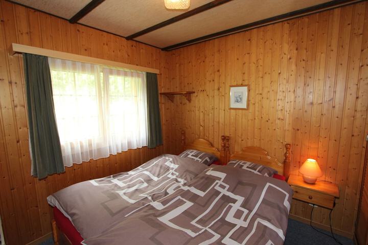 Room 8 of 40