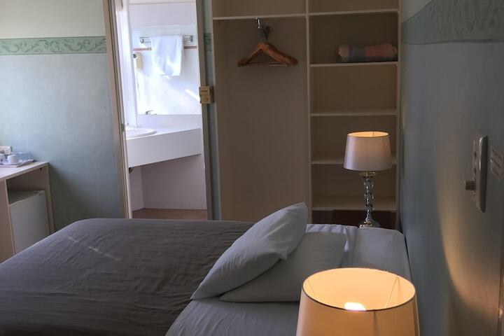 Room 14 of 60
