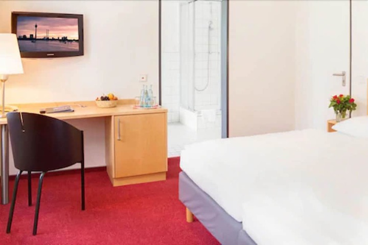 Room 8 of 45