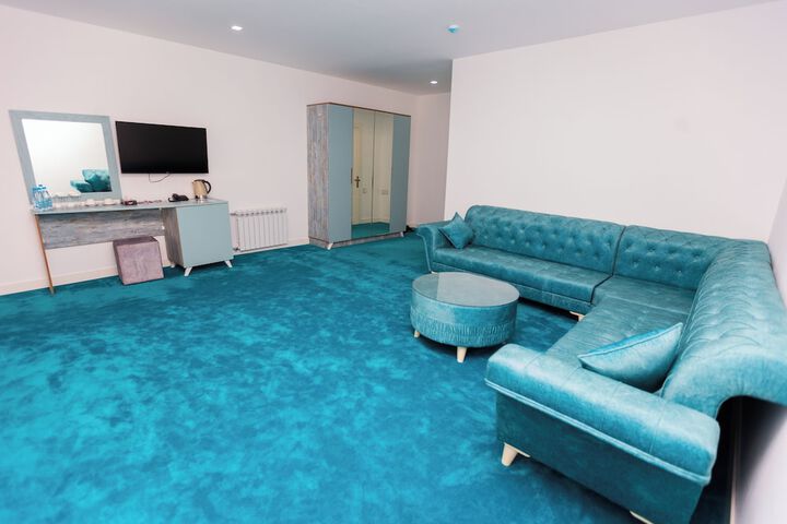 Room 7 of 42