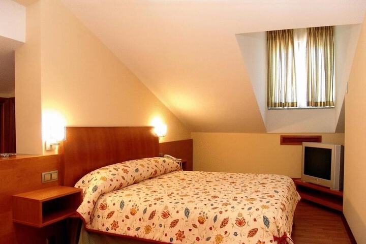 Room 9 of 31