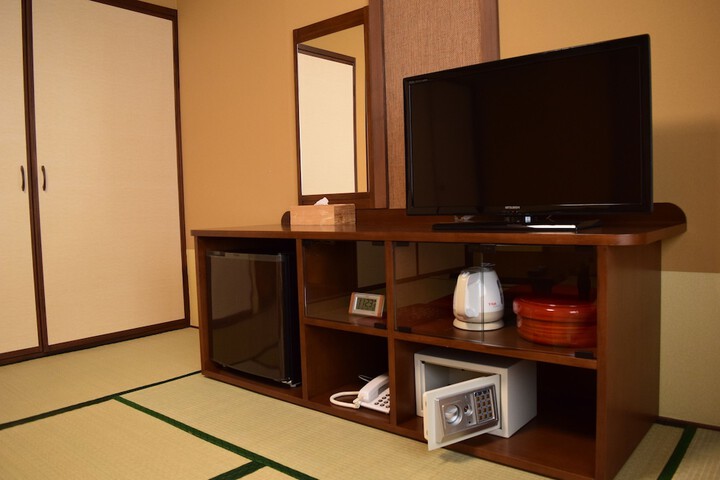 Room 9 of 94