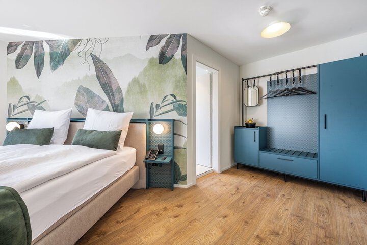 Room 6 of 30