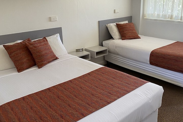 Room 6 of 34