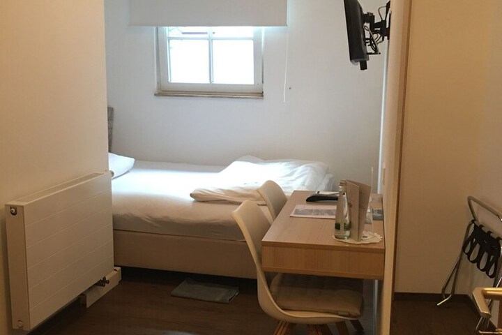 Room 19 of 59