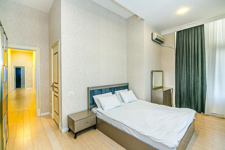 Room 6 of 19
